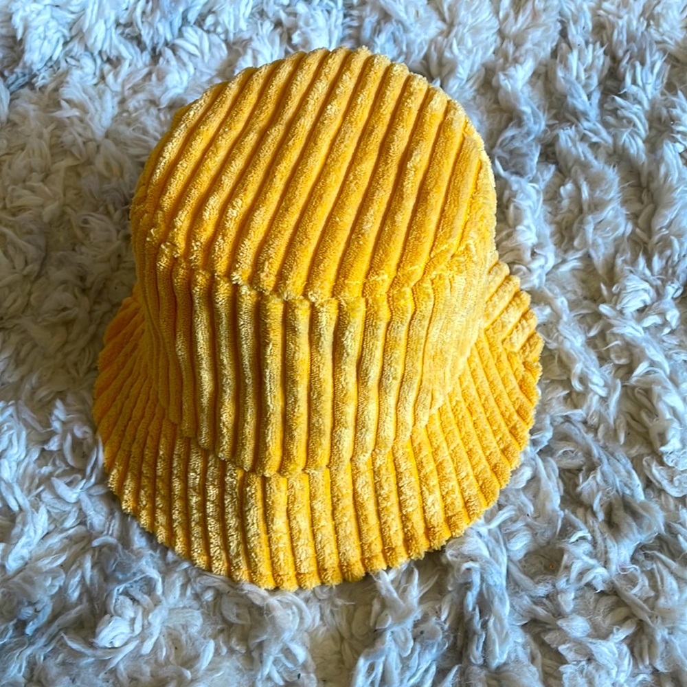 New Urban Outfitters thick corduroy bucket hat